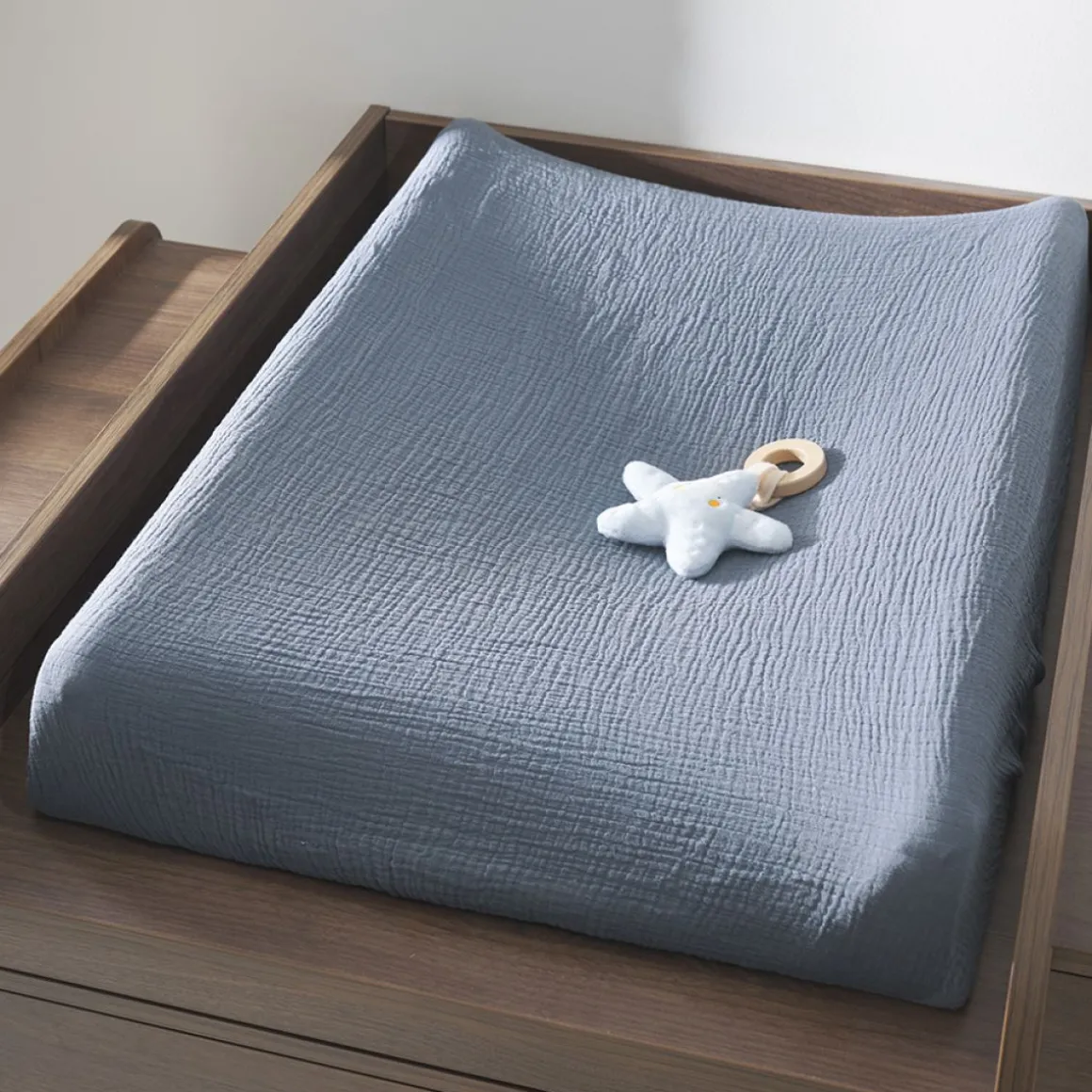 AANKLEEDKUSSENHOES 50 x 70 CM | BIOLOGISCH MOUSSELINE KATOEN | DENIMBLAUW