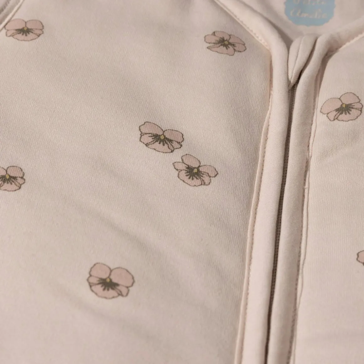 BABY SLAAPZAK MET AFRITSBARE MOUWEN u00abPANSYu00bb | BEIGE-ROZE | 70 CM | 3-6 MAANDEN
