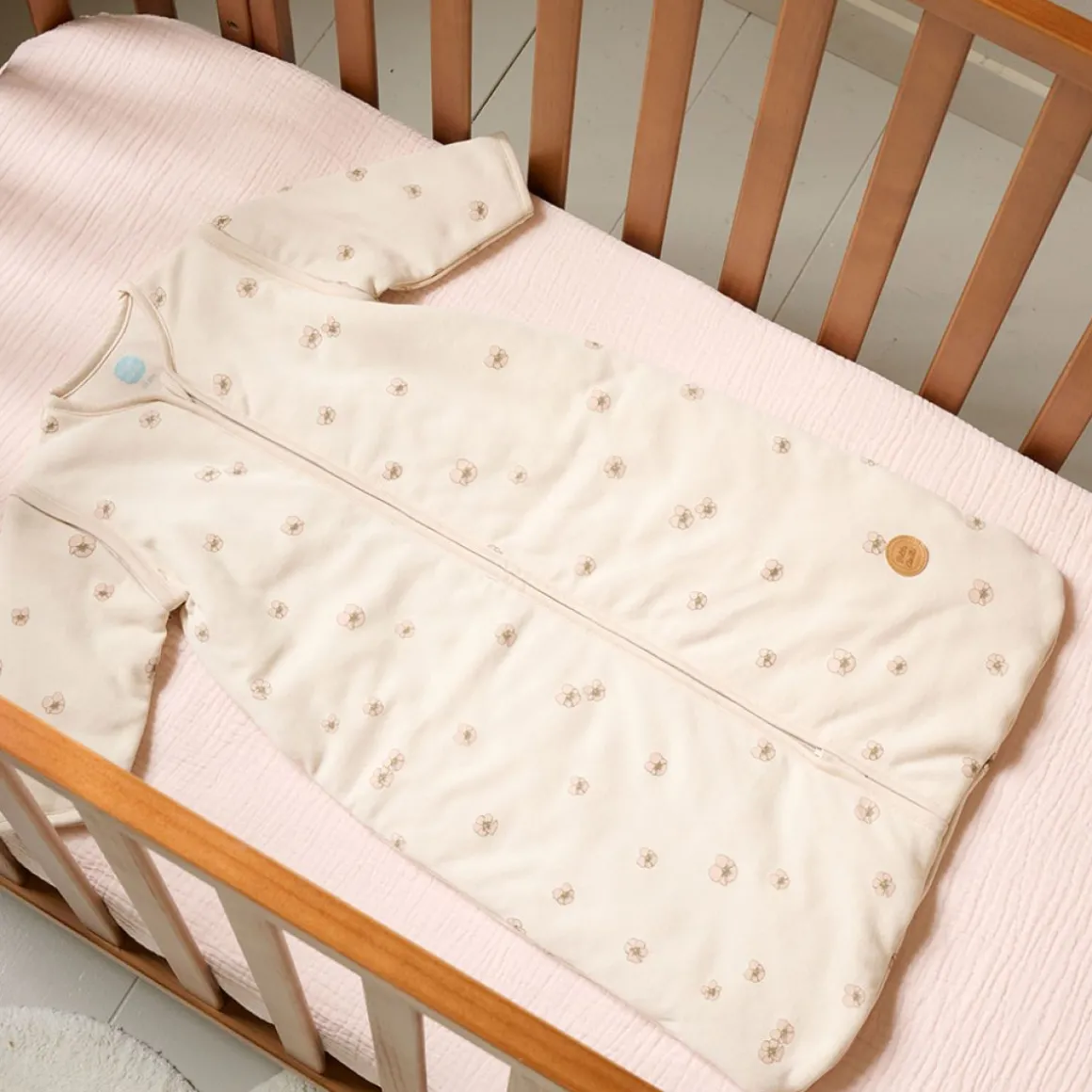 BABY SLAAPZAK MET AFRITSBARE MOUWEN u00abPANSYu00bb | BEIGE-ROZE | 70 CM | 3-6 MAANDEN