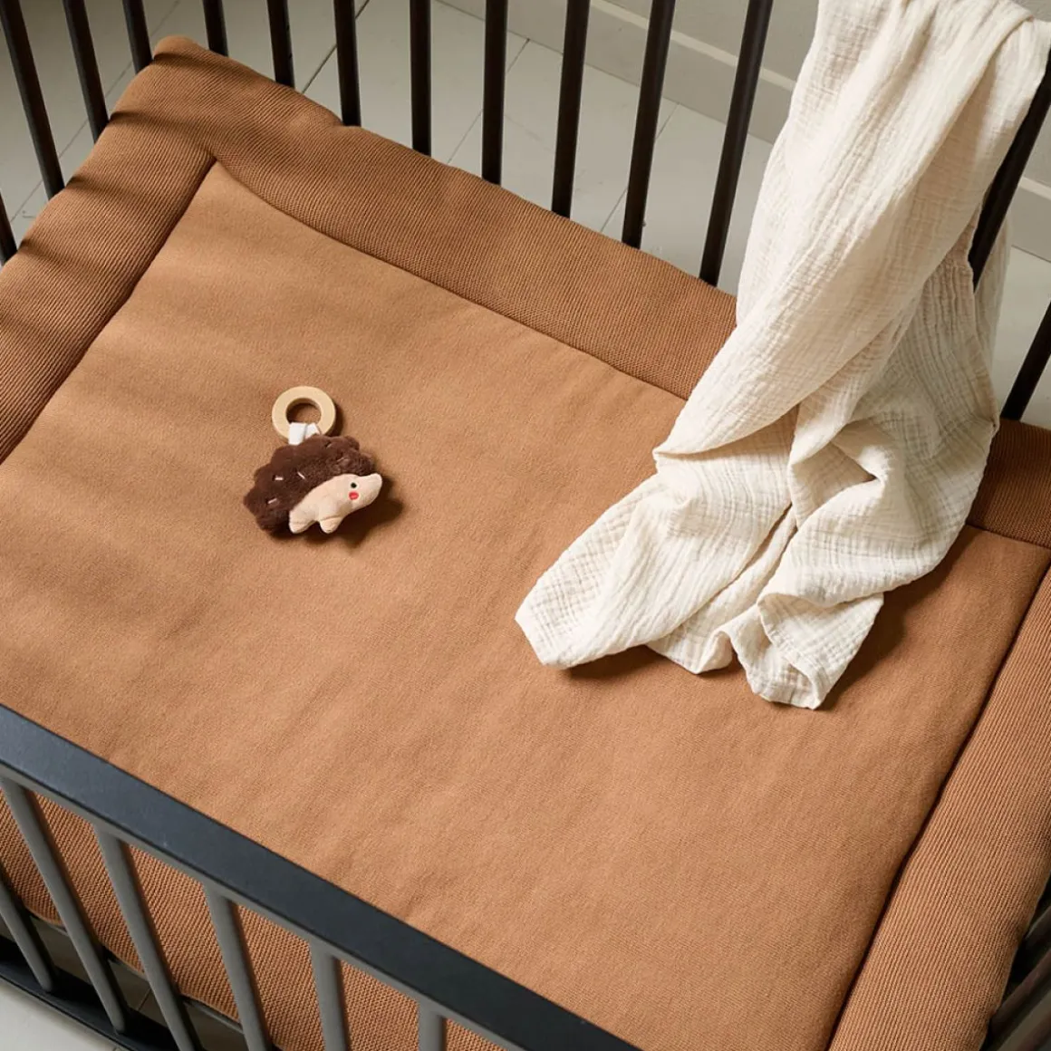 BOXKLEED 70 X 96 CM VOOR INKLAPBARE BABY BOX | CARAMEL