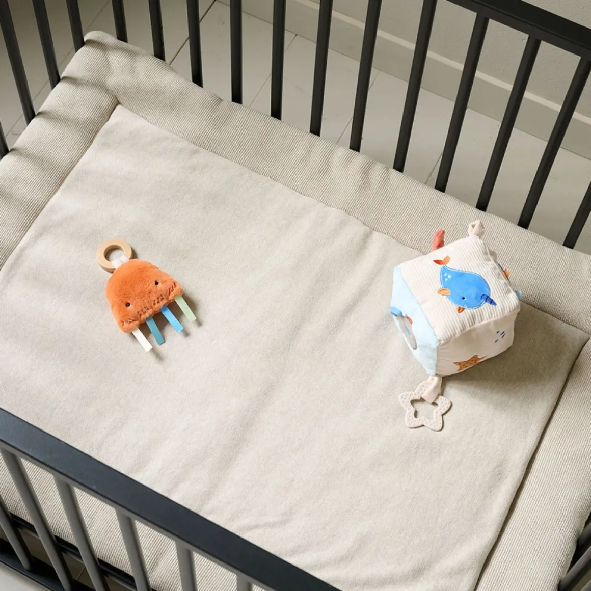 BOXKLEED 70 X 96 CM VOOR INKLAPBARE BABY BOX | BEIGE