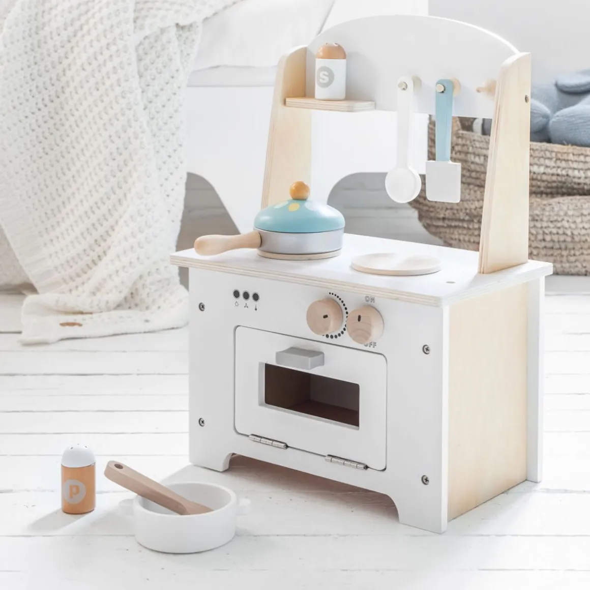 Houten speelgoedkeukentje met 8 accessoires | u00abMa premiu00e8re cuisineu00bb