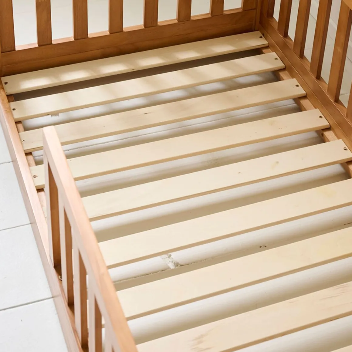 MONTESSORI VLOERBED u00abNIDu00bb | 70 X 140 CM | WALNOOT